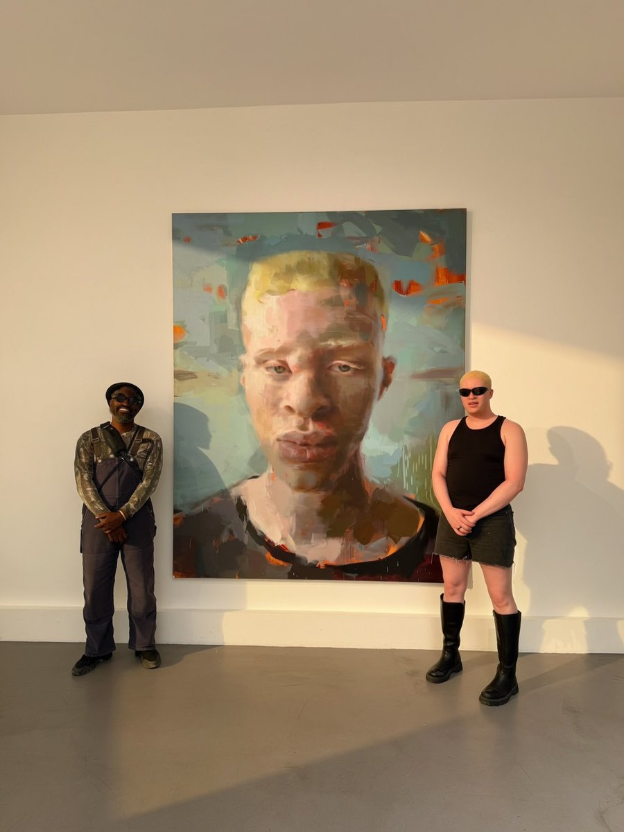 ShaundRoss's tweet photo. I haven’t seen this painting of me in 12 years and here it is in Paris and who do I stumbled upon seeing at the same time #andre3000 https://t.co/0zTMufBuLY