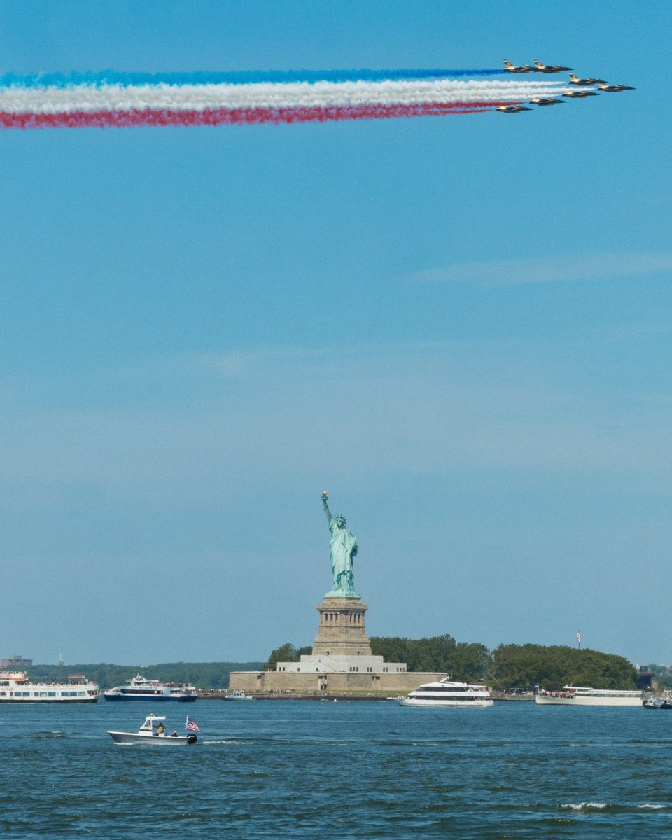 FactZubo's tweet photo. Happy 4th of July to the greatest country on earth 🗽🇺🇸 https://t.co/jtz2Fqp9Uc