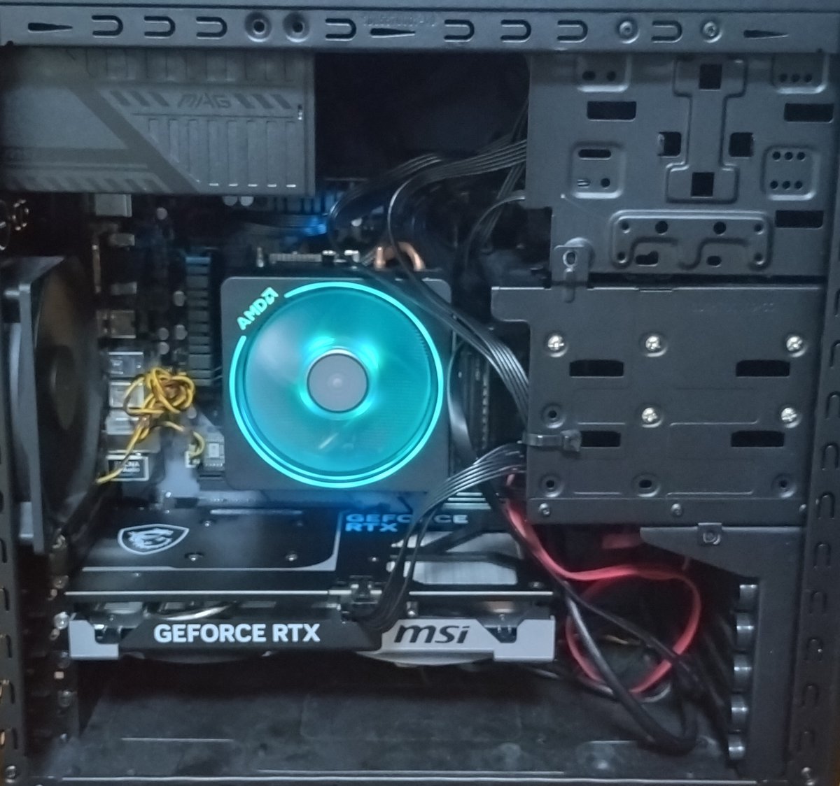nano2016327's tweet photo. M/B　B450　Ryzen3000シリーズ 対応してないとか　
え？？？　#PC　#Ryzen　#PC　#CPU https://t.co/mPRw2op8fZ