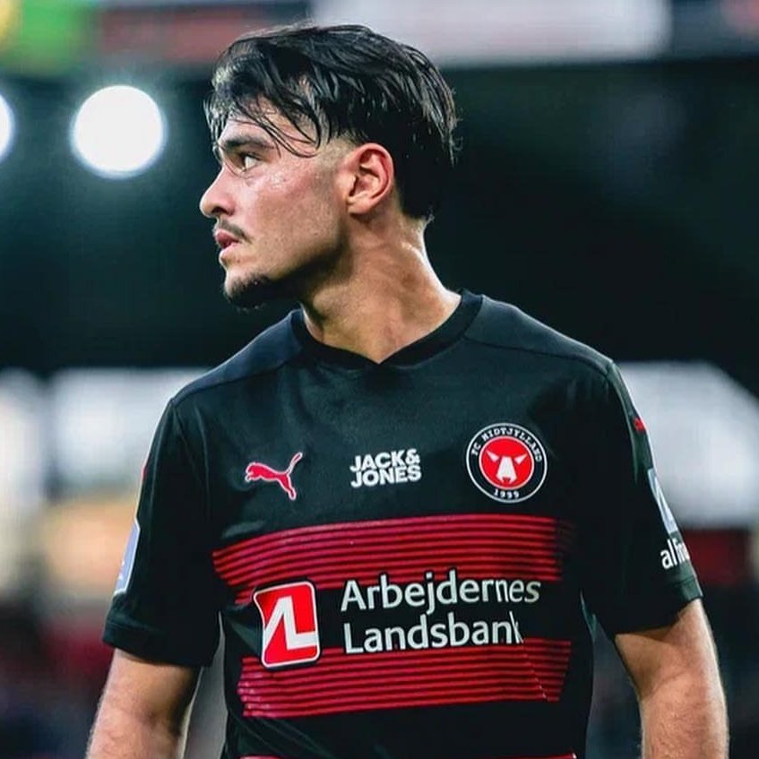 forzacimbom's tweet photo. Burhan Can Terzi: "Aral Şimşir tarafı 12 milyon Euro bonservis ve 1.8 milyon Euro maaşla gelebileceklerini Galatasaray tarafına iletmişler ama direkt 11 oyuncusu olmayacağı da düşünülerek bu transfere onay alınamamış." https://t.co/tan1TZpcMF