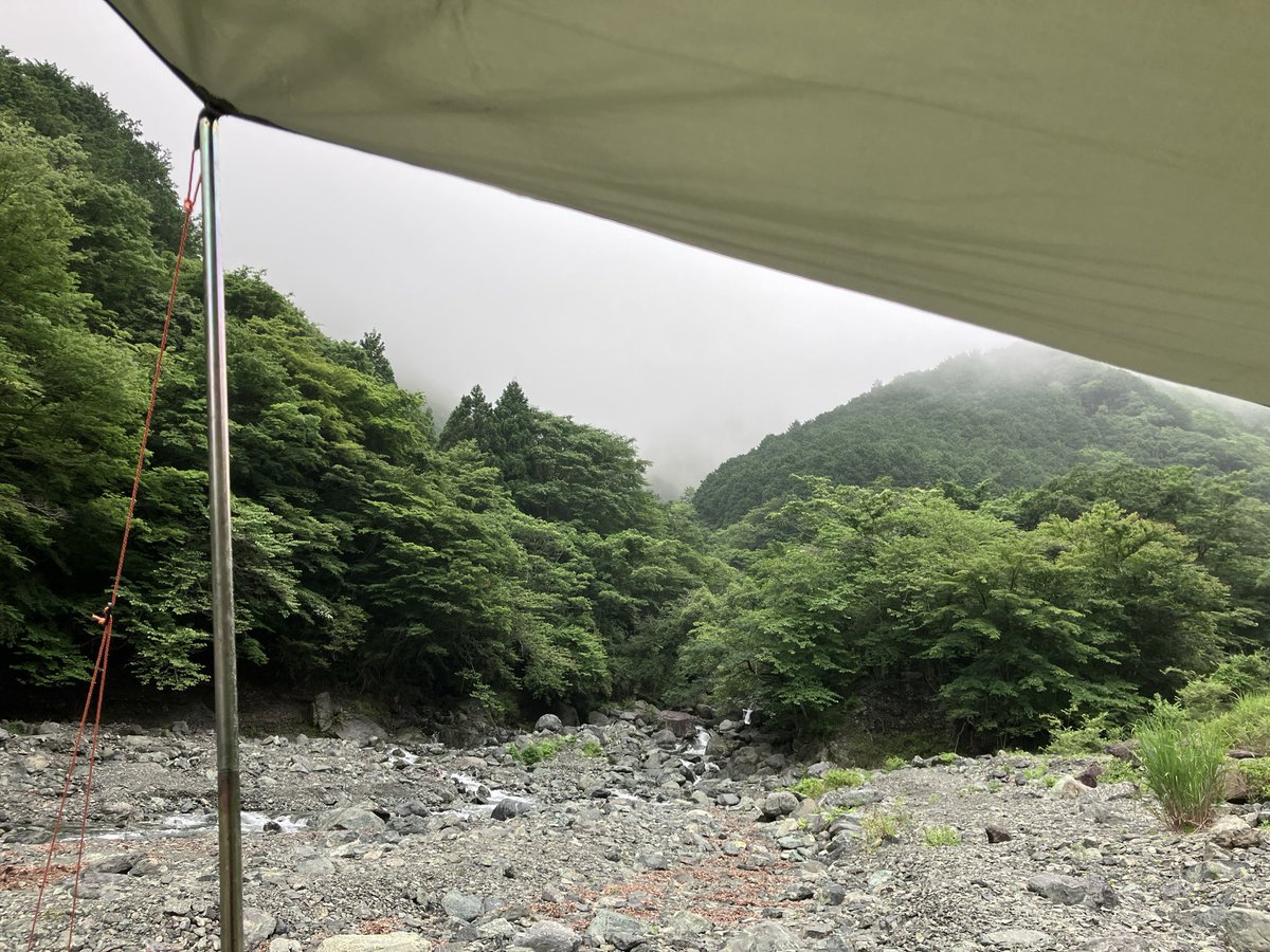 triper_day's tweet photo. 梅雨真っ盛り。
ひと月ちょっと振りの山奥は雨模様、車中泊としよう。
＃秦野市 ＃水無川 ＃丹沢 https://t.co/dioc4unL7K