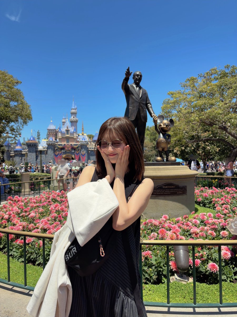 ayaMiNTgreen's tweet photo. California Disney land✨ https://t.co/SaYLfqQ0rN