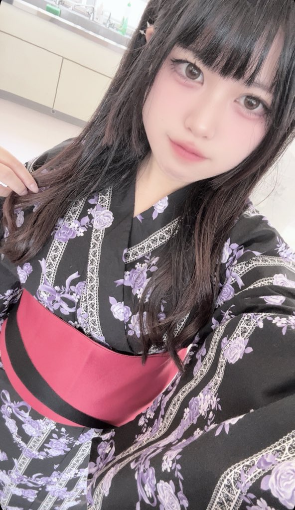 rian__1109's tweet photo. ねぇねぇねぇ！
もう𝐒𝐮𝐦𝐦𝐞𝐫だね🍧🏊💕
今年も浴衣着てお祭り行きたいし、プール行きたい🌞🌴🌺✨ https://t.co/3jh5kjzIyV
