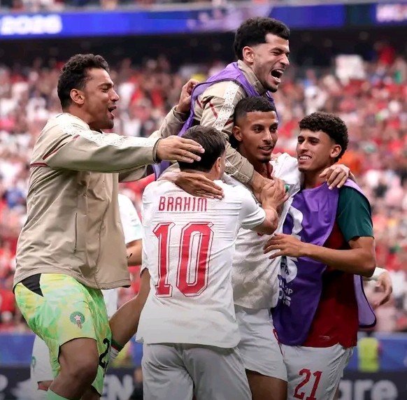 FutbolBolivia_'s tweet photo. MARRUECOS ESTÁ EN CUARTOS 

MARRUECOS 🇲🇦 3x0  CANADÁ 🇨🇦 

⚽Azzedine Ounahi X2 y Soufiane Rahimi

🏆 MUNDIAL 2026 https://t.co/QImo0wBgAh