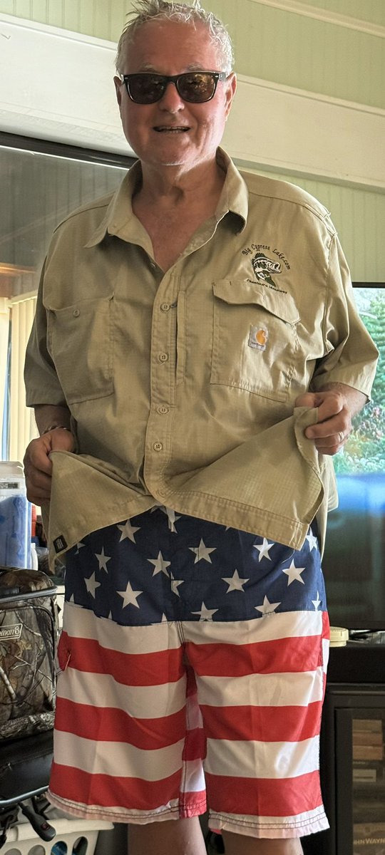 ChestnutTim's tweet photo. Happy July 4th !!! https://t.co/tlIdUYJhoK