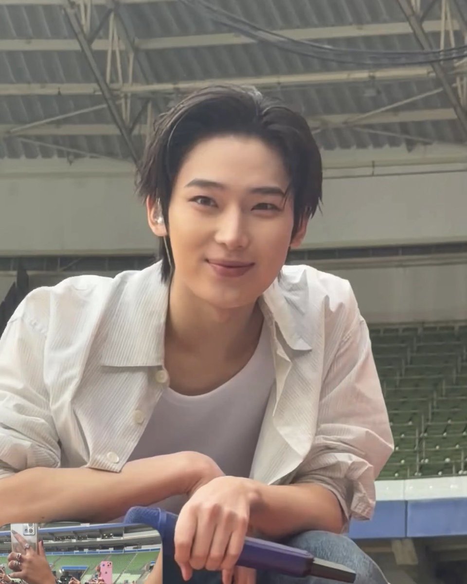 noczho's tweet photo. 아 너무 잘생겨서 무서워요 ㅠㅠㅠㅠㅠㅠ https://t.co/qHlS6xsLKQ