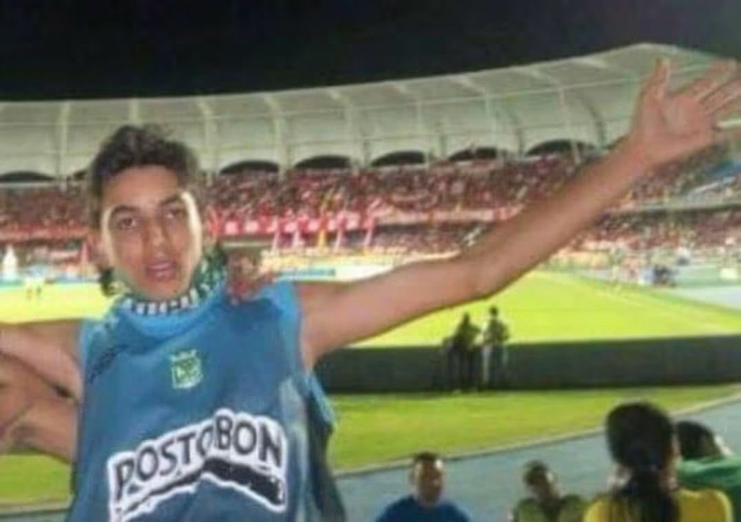 Shmore77's tweet photo. @Esbicruz_23 Pues lamento decirte que te tiene festejando goles un sureño 😘 https://t.co/l1ekOYHofG