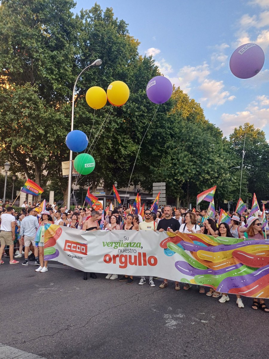 RevTrabajadora's tweet photo. Su vergüenza, nuestro #Orgullo 

Pancarta de @CCOO a la altura de Cibeles https://t.co/v1wDz3XyGv