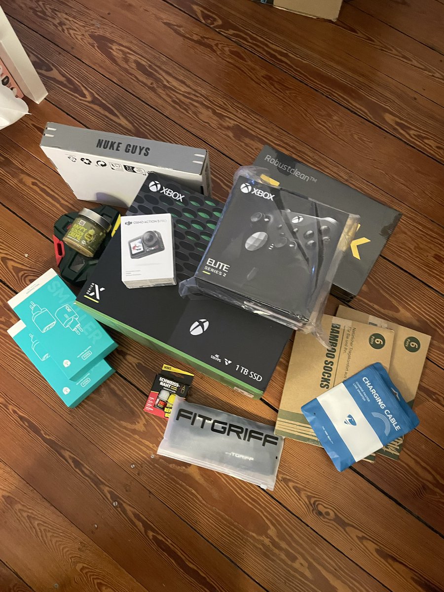 cashmasterhaso's tweet photo. Die ganzen Sachen die ihr für euren Alpha diese Woche bestellen durftet (über 1.300€ Warenwert) https://t.co/wECWKcj3Bk