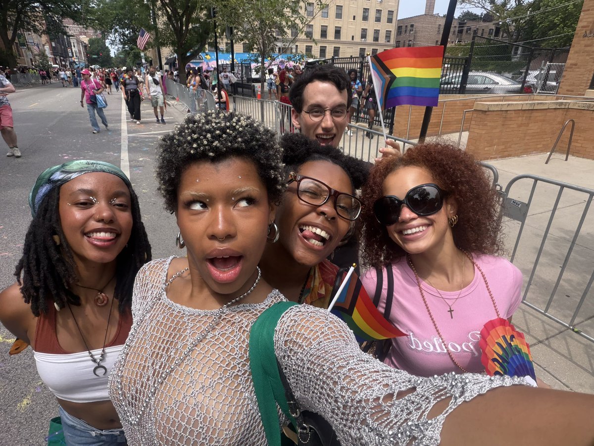 munchcomplains's tweet photo. #letsgolesbians https://t.co/UGFj34rHak