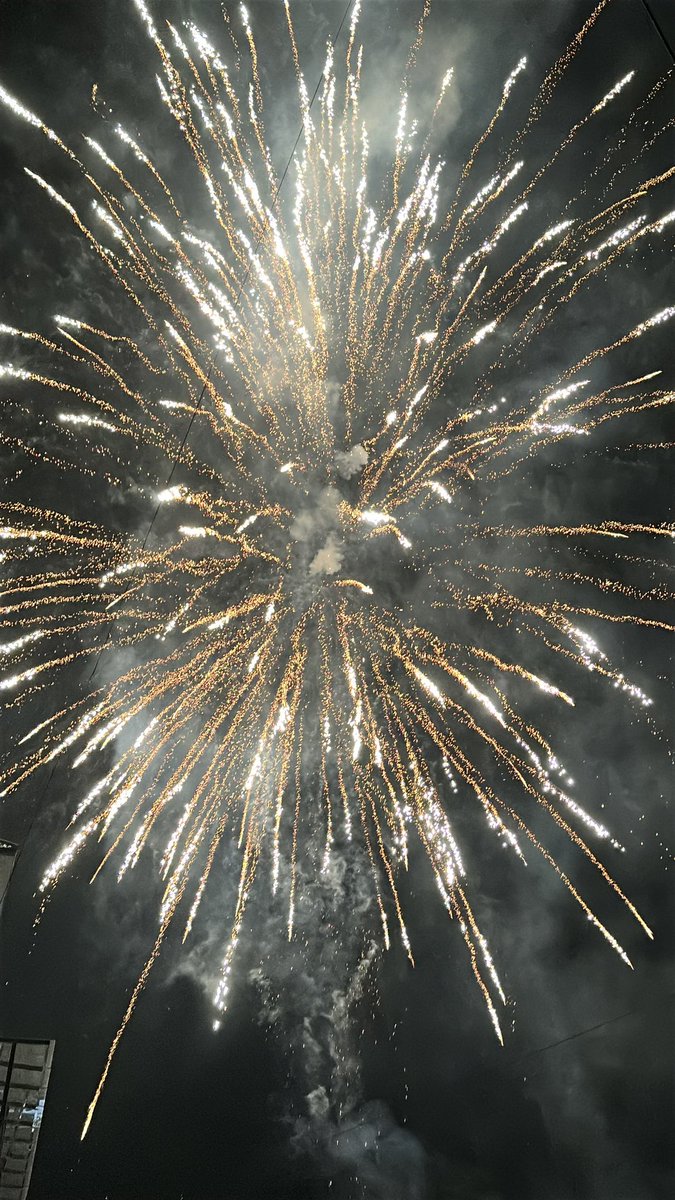 Yssuua's tweet photo. どんなに忙しくても、花火が上がるときはいつも目を奪われてしまいます🎆 https://t.co/OfEP7g7wYA