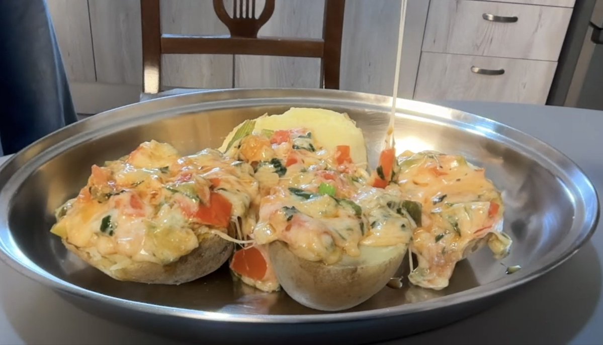 colirinho's tweet photo. O prato colombiano que delícia batatas recheadas 😋❤️... #Zeudiners https://t.co/KfKRbED65g