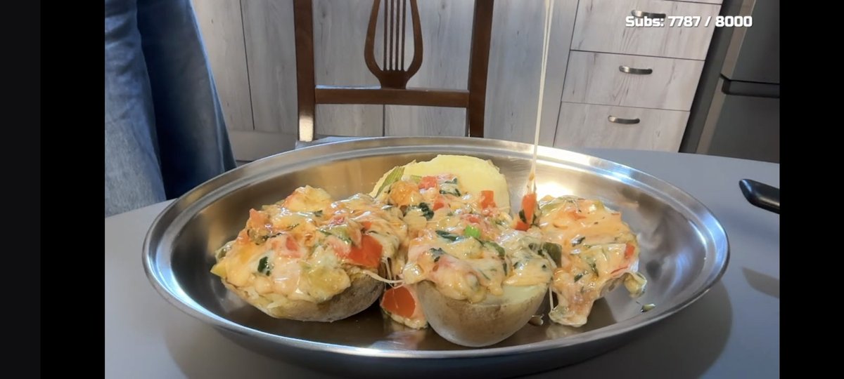 colirinho's tweet photo. O prato colombiano que delícia batatas recheadas 😋❤️... #Zeudiners https://t.co/KfKRbED65g