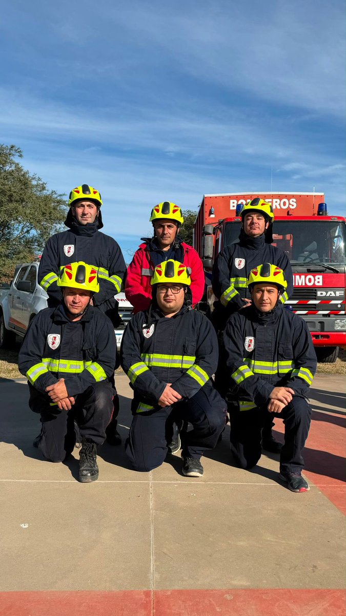 BombVolRosario's tweet photo. Nuestros compañeros, Bomberos VOLUNTARIOS de Rosario, ya se encuentran camino a Venezuela 🇻🇪. 
Personas que aman lo que hacen, lo demuestran en cada ocasión y lo hacen de una forma completamente desinteresada y sin recibir un peso a cambio. Eso es vocación de servicio.

Somos los Bomberos de la Ciudad Autónoma de Rosario

#BomberosRosario
#NosNecesitamos
#Asociate | https://t.co/fI00N4xFte
#Colabora | Alias: ABVROSARIO