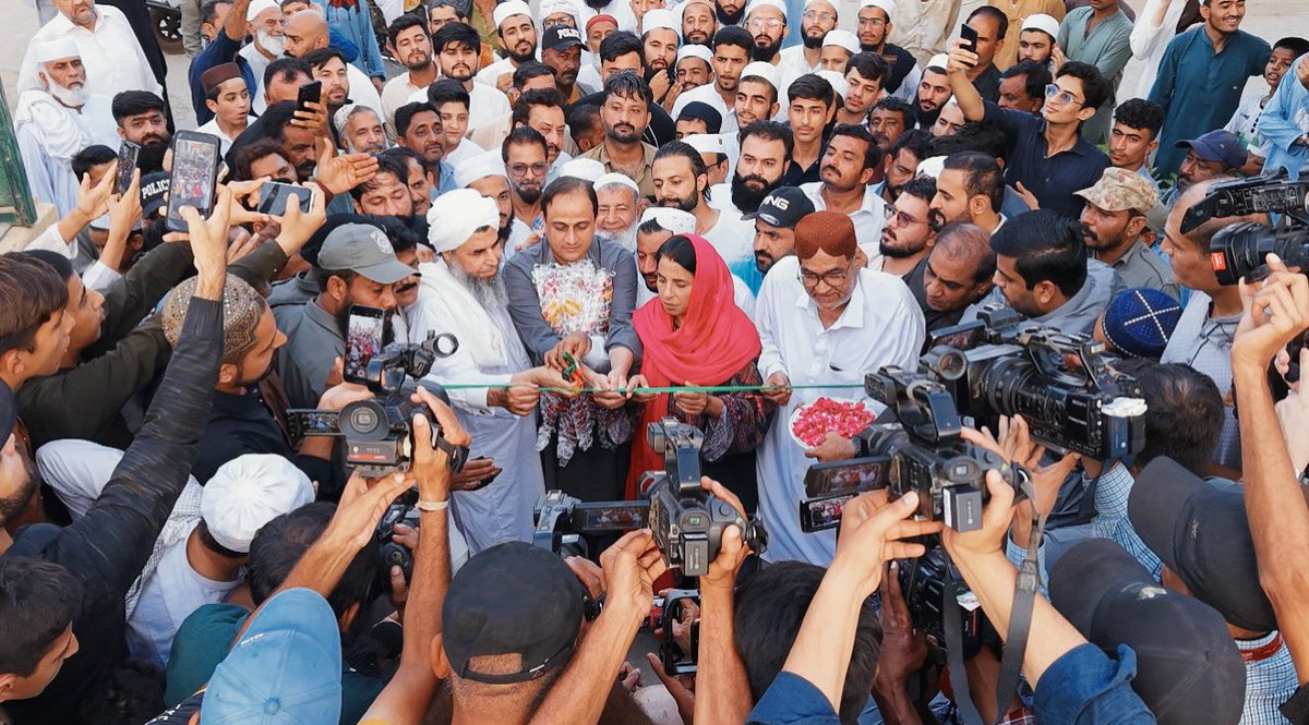 KMCParksDept's tweet photo. Mayor Karachi @murtazawahab1 inaugurated the green belt and public park at Shereen Jinnah colony today.
#KarachiWorks https://t.co/2fLmrFF0La