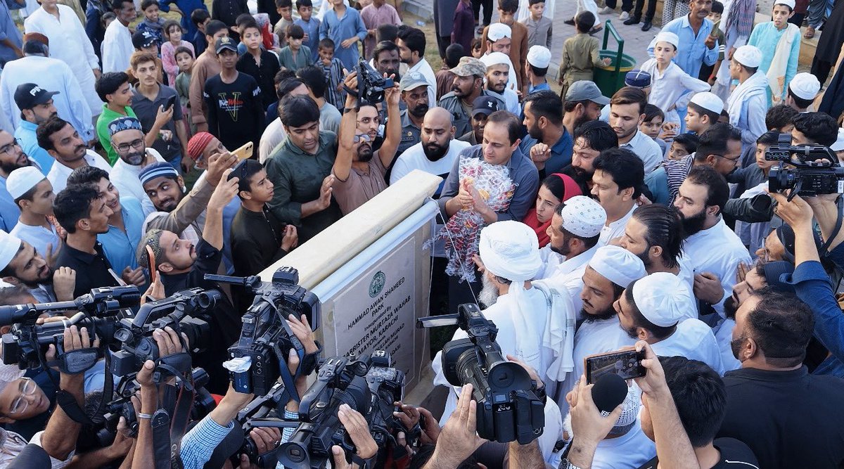 KMCParksDept's tweet photo. Mayor Karachi @murtazawahab1 inaugurated the green belt and public park at Shereen Jinnah colony today.
#KarachiWorks https://t.co/2fLmrFF0La