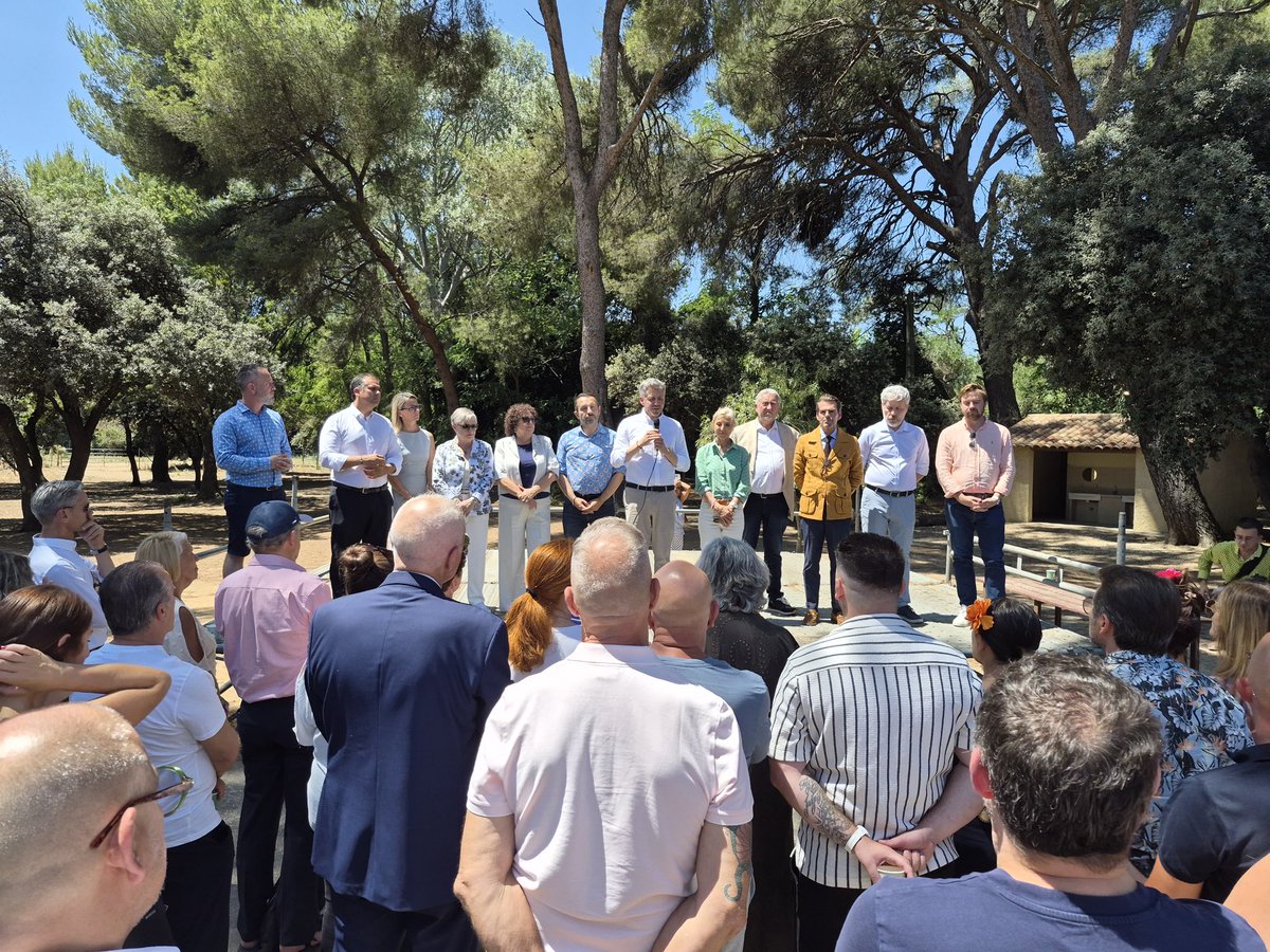 franckallisio's tweet photo. Avec notre candidate aux sénatoriales, @MPCallet, et l’ensemble de ses colistiers, au cœur de notre Provence qu’on aime. Merci à @sebchenu pour sa présence amicale parmi nous. https://t.co/w3Jfy1qNfS