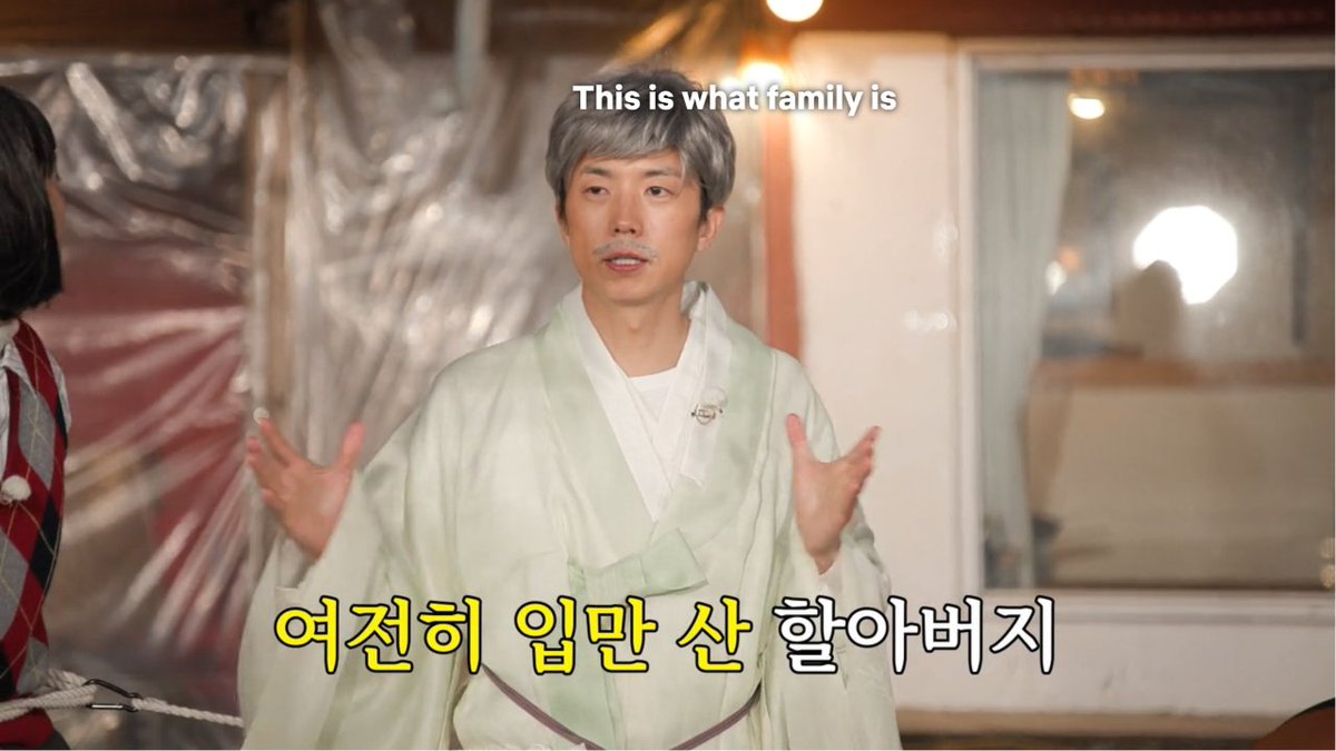 1001djs's tweet photo. Wooyoung be living his harabeoji's dream not able to do anything because he's in the middle of the 'one family' 🤣 https://t.co/1UEf3kXO8y