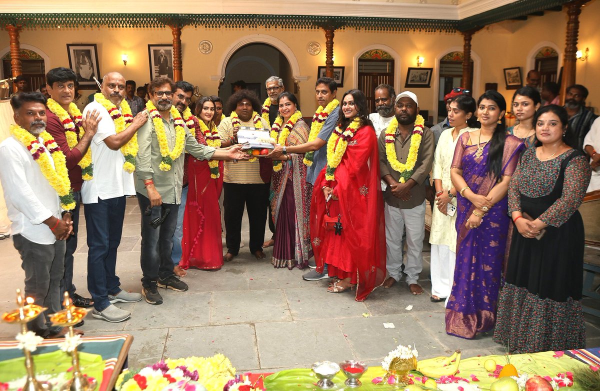 naarkaaliseithi's tweet photo. @9lightspro #SureshMouttou Presents #ProductionNo1 

For the first time, @iYogiBabu in 10+1 avatars.

Directed by @2781Kishore 

#SwathiMouttou @gopikri_edit #BalaMurugan #Aditi #Dhamu @venkateshdirect @subbu6panchu #JavaSundaresan @onlynikil https://t.co/Y6amNdh3ri