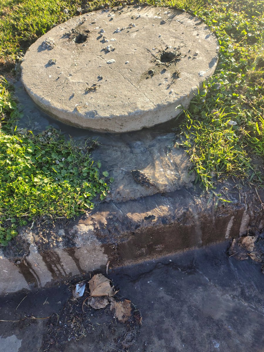pergo22's tweet photo. @ABSAOficial Reclamos hechos desde el 29/6. En calle 530 y 132. Todo el en la calle https://t.co/vo4FZQh2mx
