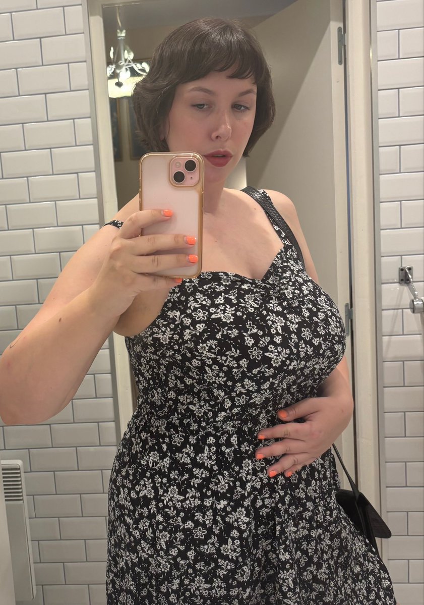 margotcolette's tweet photo. Do you guys like my new dress? I think it’s pretty flattering 😘 I love how it shows off my big boobs and curvy body. I’m thick as fuck, haha https://t.co/O6qoHOSPpk