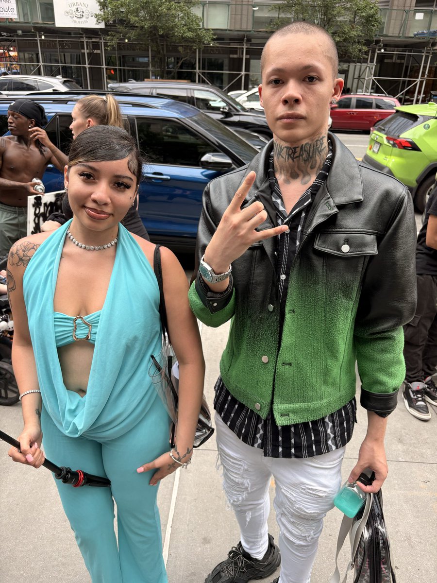 nycpinkdemon's tweet photo. @goonbooty_ She a demon https://t.co/adWO5emcHD