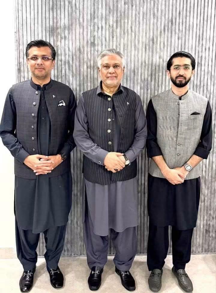 Alihashmi753's tweet photo. @TheSaadKaiser *ساری زندگی عمران خان کی ذاتی زندگی پر حملے کرنے والے پٹواریوں کا اپنا کردار اتنا غلیظ نکلا کہ اب پاکستان کے علاوہ انٹرنیشنل دنیا میں بھی انکا تعارف Rapist فیملی کے نام ہوگا!!!* https://t.co/Aq53A10Izl