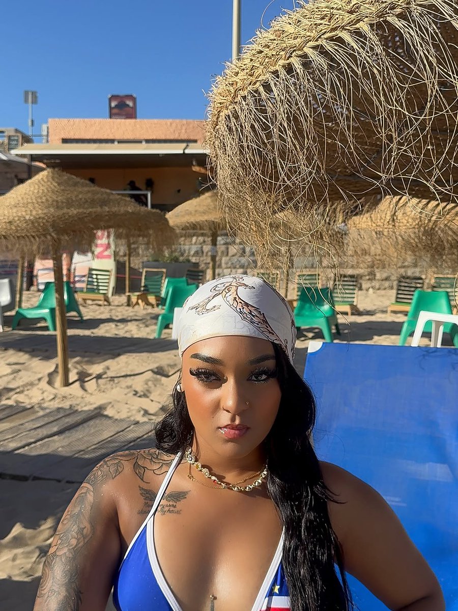 bluenblaq's tweet photo. Being Cape Verdean 🇨🇻 is a big flex right now 😊 https://t.co/chkYE8SrXg