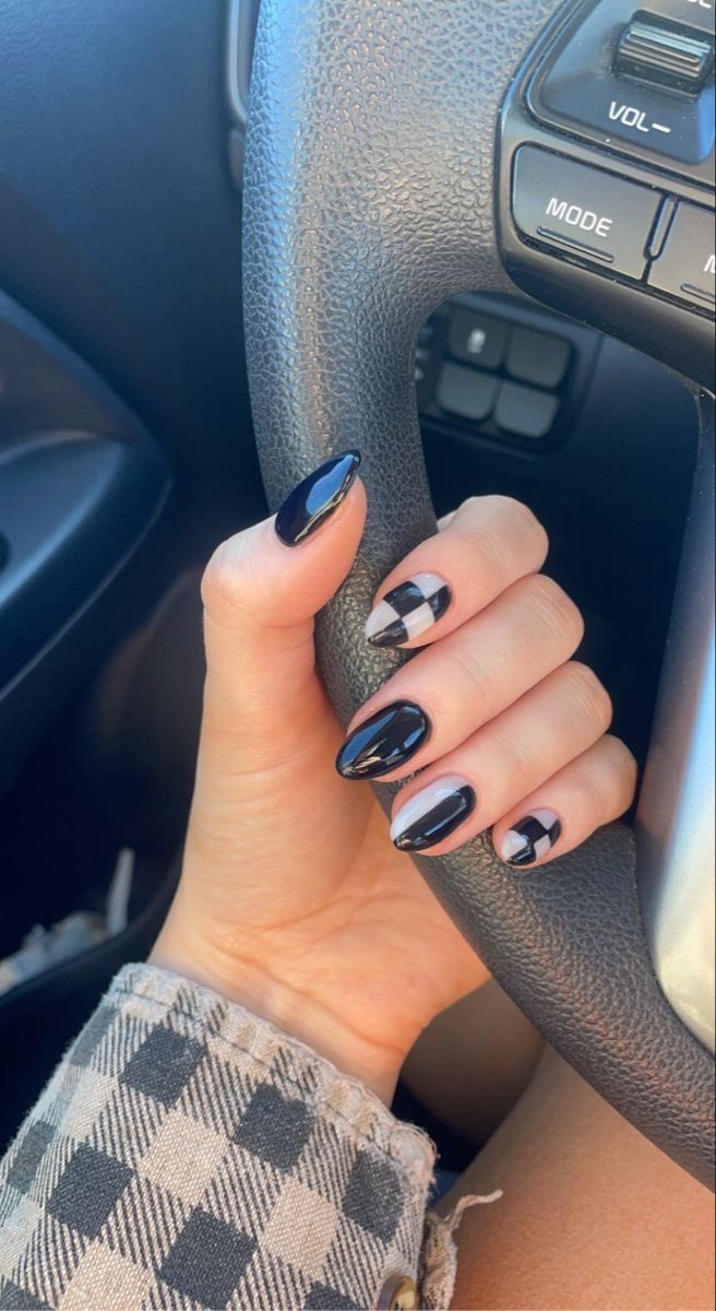 P_taly_'s tweet photo. How does pinterest see you? 

☆tpop idol
☆tattoo
☆nails
☆outfit https://t.co/LsZ7nkxDuZ