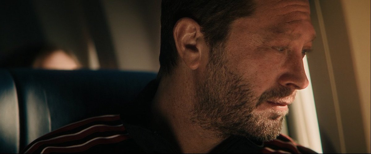 screenscaps's tweet photo. Terminei #TheBear e agora posso dizer: o desenvolvimento do Richie é um dos melhores arcos de redenção da história da televisão. Quando a série começou, eu nunca imaginei que acabaria torcendo tanto por ele no final. Fez todo o sentido o sorriso dele ser a última imagem da série. https://t.co/TgExW9QwNx