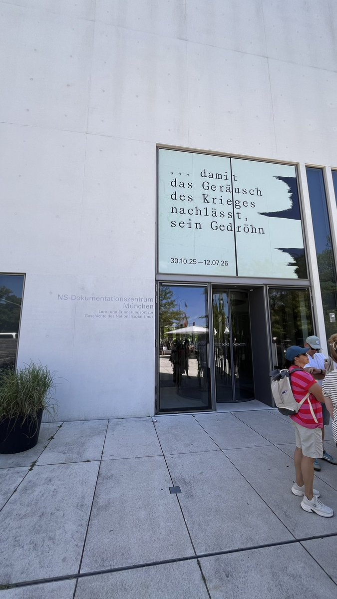 barbramia_'s tweet photo. Si tienen la oportunidad de conocer  Múnich, les recomiendo visitar el NS-Dokumentationszentrum. Está construido en el lugar donde funcionó la sede del Partido Nazi y recorre cómo surgió y se desarrolló ese período de la historia alemana. La entrada es gratuita. https://t.co/7BYd4Brw3G