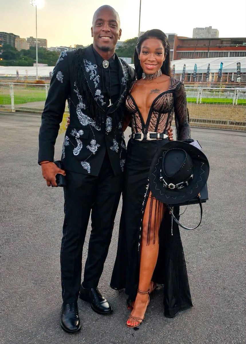 Famousgist775's tweet photo. Mmeli and his woman looking like the King and Queen that they are🤝😍❤️🔥🥳🤝👌😌👑 

Rate their outfit from 1-100🙌

Comment👇

#BBMzansi
#DurbanJuly https://t.co/Ja9MeOziz5