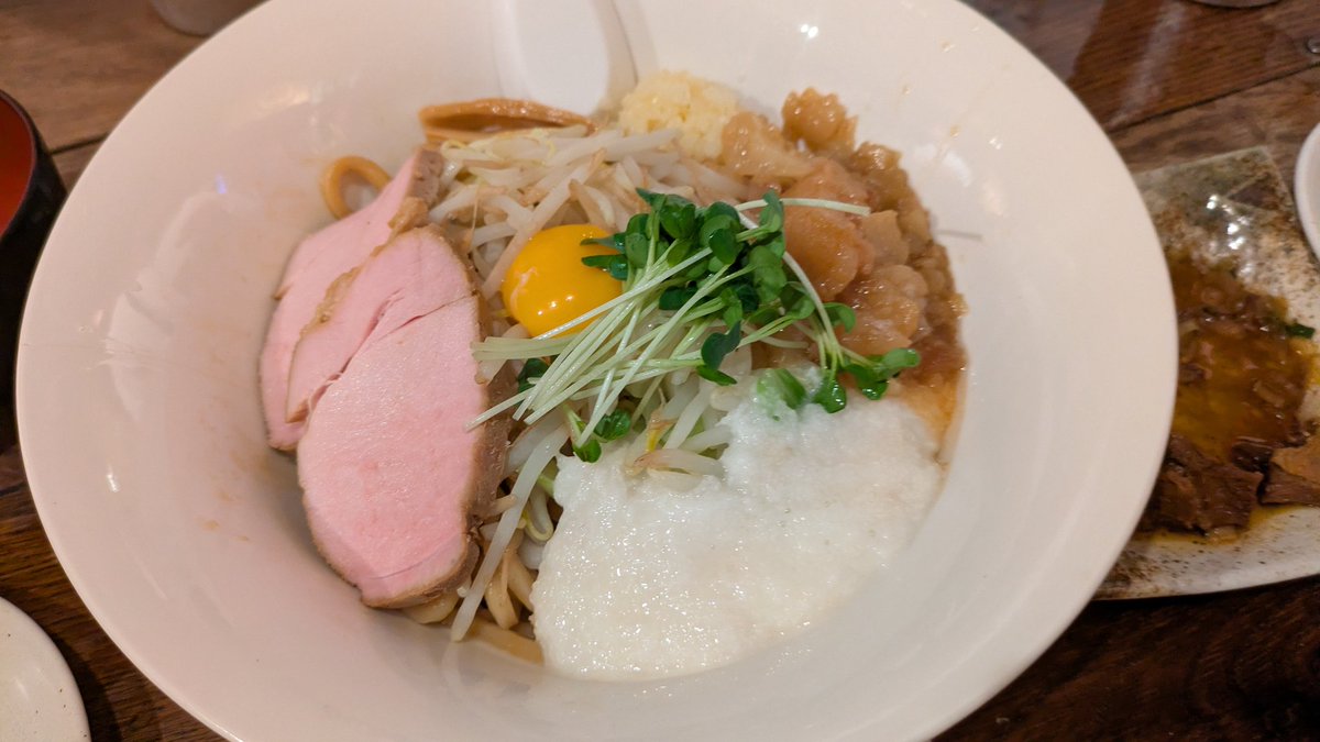beroski's tweet photo. 立ち呑みビアジオ（浦和）二郎風とろろまぜそば。しっかり味が染みた背脂ととろろの相性がいい感じ。 https://t.co/9WNLZrG2SA