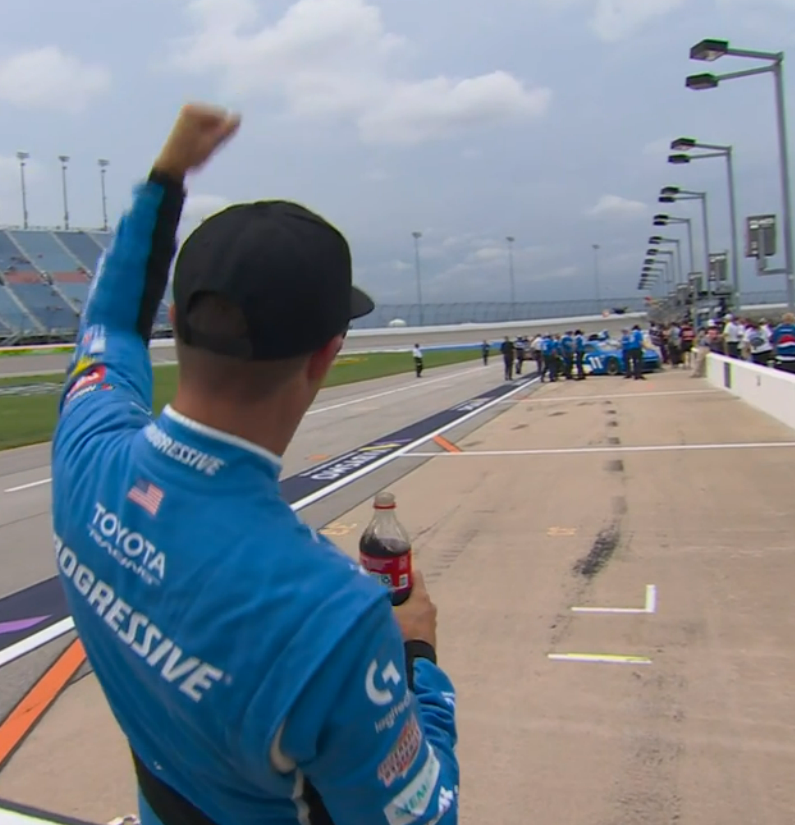 STaranto92's tweet photo. Denny Hamlin wins the pole at Chicagoland https://t.co/vaI7nK4dfl