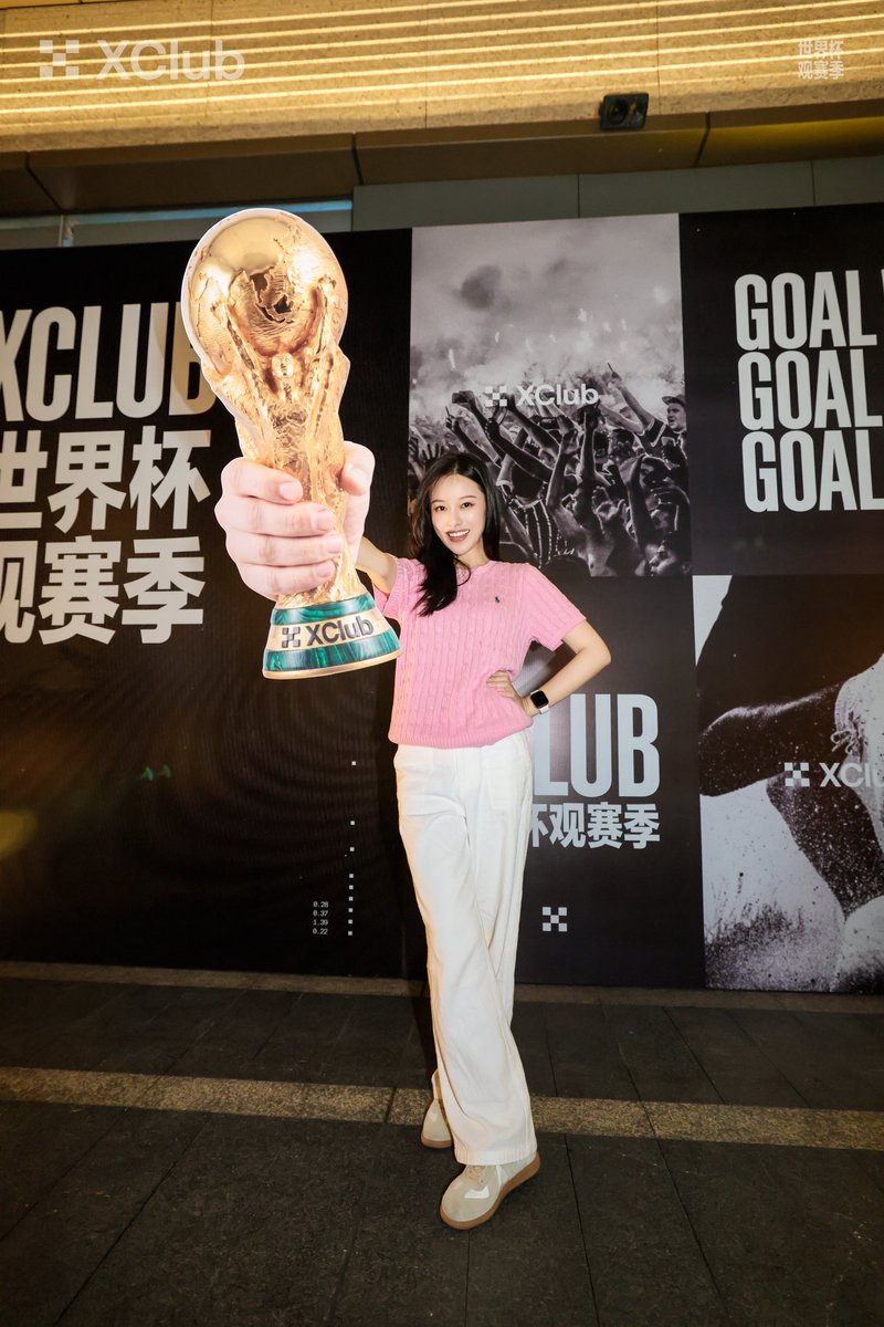 dearcindyt's tweet photo. 和摩洛哥姑娘一起看球赛，见证摩洛哥连进三球的实力！

#XClub https://t.co/eZbkXAyR63
