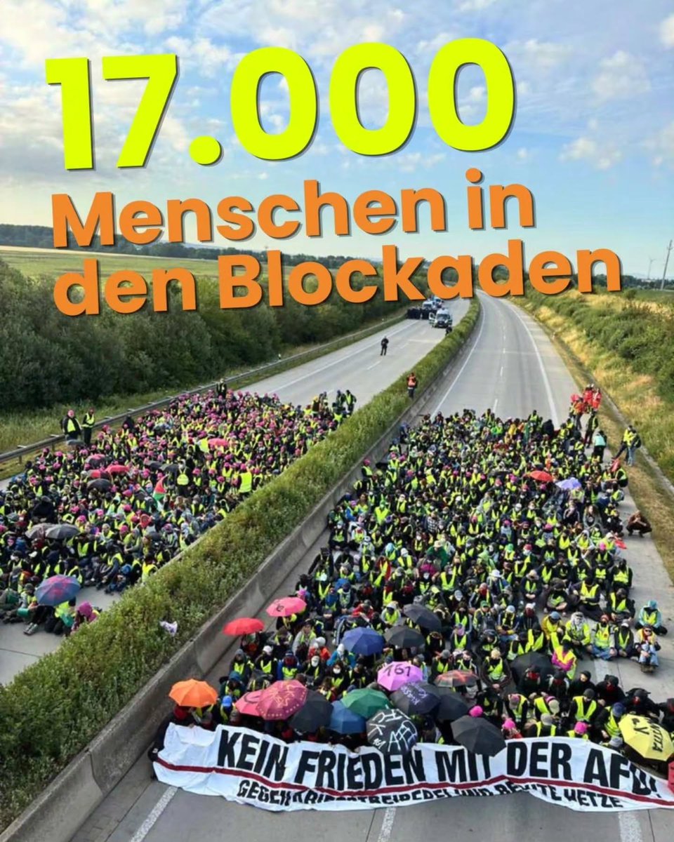 OmasGegRechtsLE's tweet photo. Was für ein Tag! ❤️💛💚

50 000 Demonstrierende in ganz Erfurt

17 000 Menschen in Blockaden

1 650 davon allein aus Leipzig

und unendlich viel Dank an alle, die dabei waren! ❤️‍🔥🥰
#Erfurt
#erf0407 https://t.co/as6BlZyggo