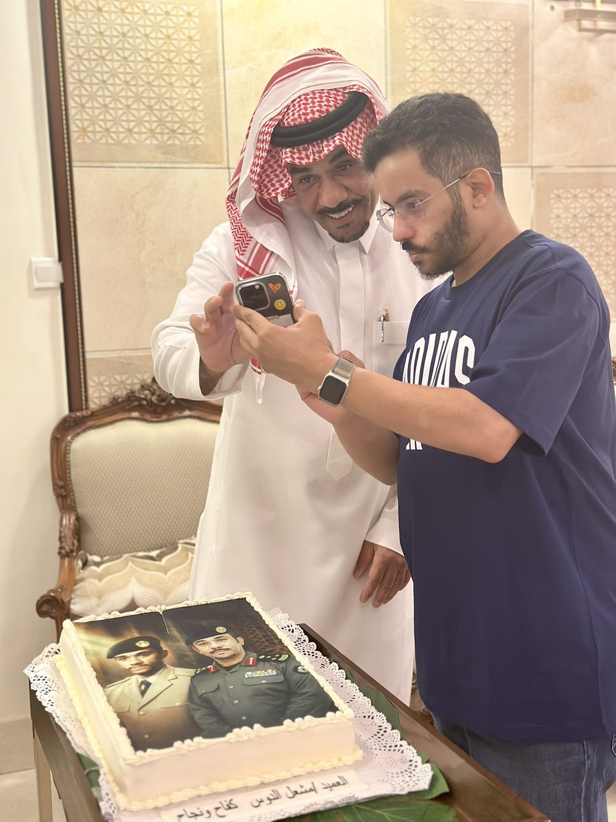 fahad_aldous's tweet photo. احتفاليه خاصه جمعت الاخوان وعدد من الابناء  على شرف الأخ الغالي العميد/  مشعل بن محمد الدوس بمناسبة صدور الأمر السامي الكريم بترقيته إلى رتبة عميد .
💐يستاهل (أبونواف) الله يوفقه في خدمة دينه ومليكه ووطنه . https://t.co/ouSD5YYorX