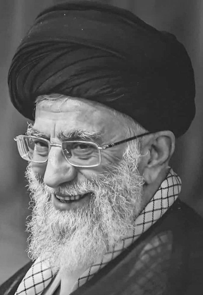 mahyaas_mo's tweet photo. ما بر سرِ عهدِ ایستادگی که با تو بستیم، می‌مانیم.

#باید_برخاست 
#آقای_شهید_ایران https://t.co/UCMNO1s80j