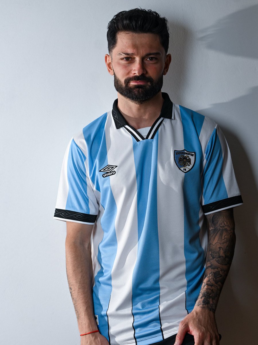 Erzurumspor's tweet photo. Tarzımız belli, duruşumuz net. 

Kolları çek, yakayı kaldır. 😎 https://t.co/zjTZSUFt9W