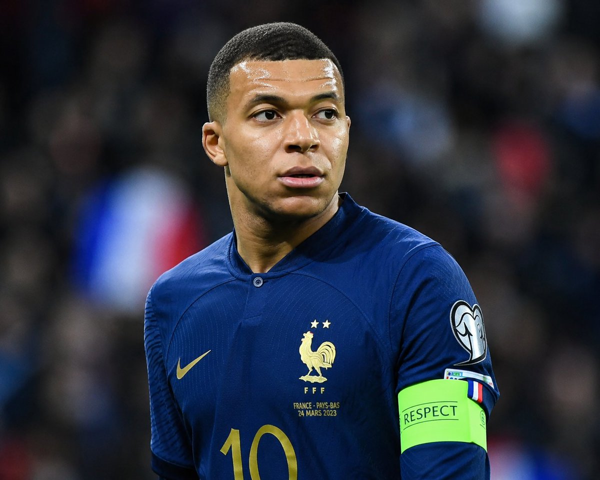 AlexxRM82's tweet photo. Ahora mismo dejen todo lo que estan haciendo. 

Hoy juega el mejor jugador del Mundo.

Hoy juega el mejor jugador del Mundial. 

Hoy juega el futuro BALON DE ORO

HOY JUEGA KYLIAN MBAPPE

👀👀👀👇👇👇👇👇👇👇 https://t.co/Z9LlKGrvGj