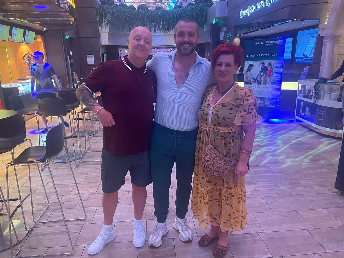 ShayneWardArmy's tweet photo. Shayne meeting passengers on board MSC while filming https://t.co/mEOuFQTz2h
