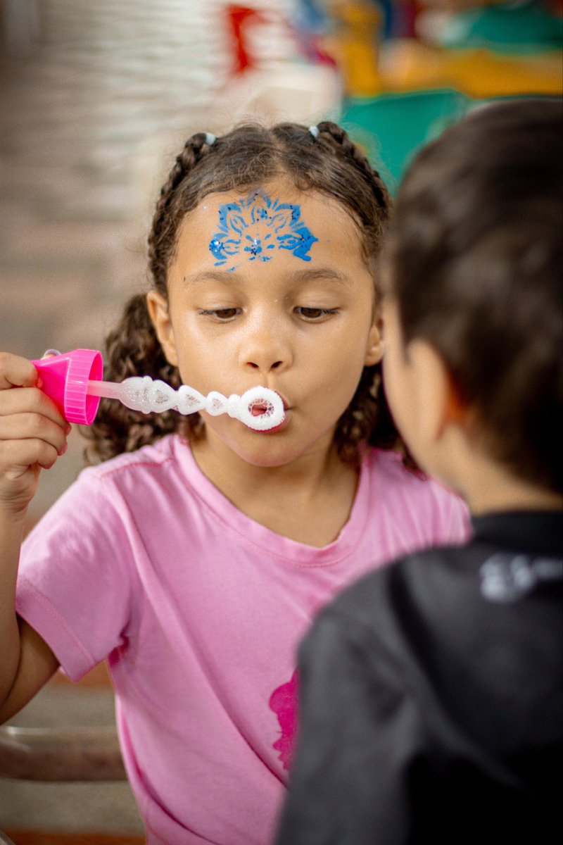 alcaldiabquilla's tweet photo. En nuestros Comedores Comunitarios se sirven alimentos, sonrisas y nuevas oportunidades.

Cada sábado seguimos acompañando a nuestros niños, niñas y jóvenes con espacios donde el bienestar también se comparte. https://t.co/4QkYKQsqhJ