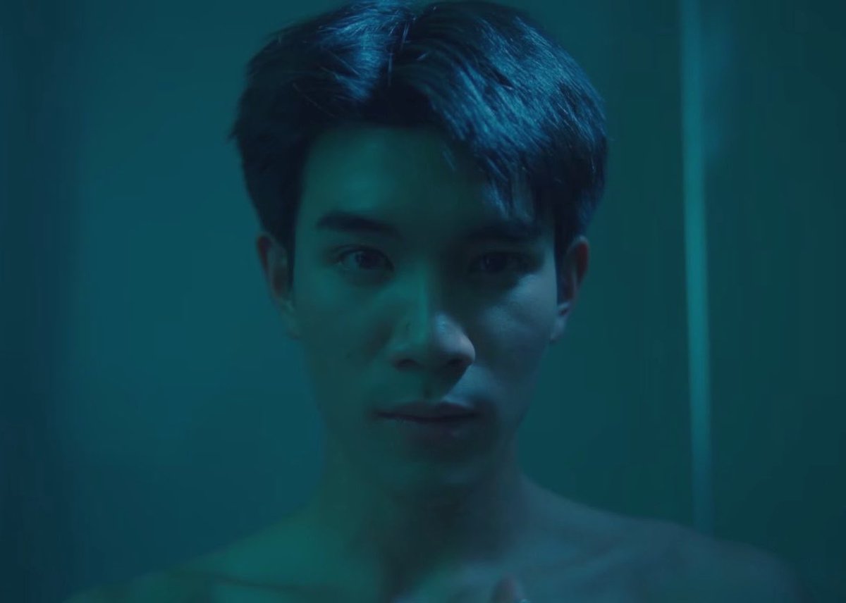 nong_tanrak's tweet photo. why’s he looking at me like it’s my fault he’s gay??? https://t.co/nmphQUFGuP
