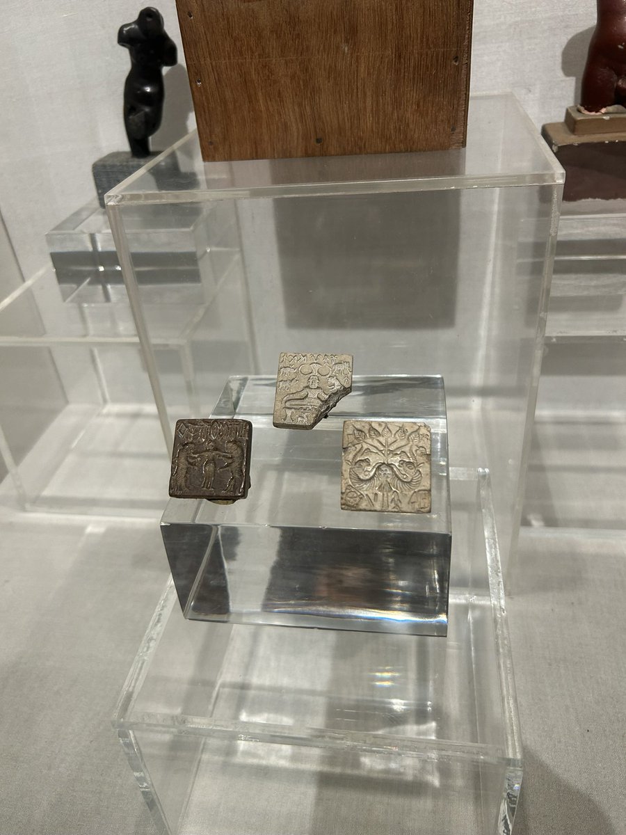 GoldenStripesLS's tweet photo. @GitaShlokas_ @hindutvvaaa Boss. At least, make the effort to go to the National Museum in Delhi and take a good picture. Not this AI version. https://t.co/6QTavNE1Va