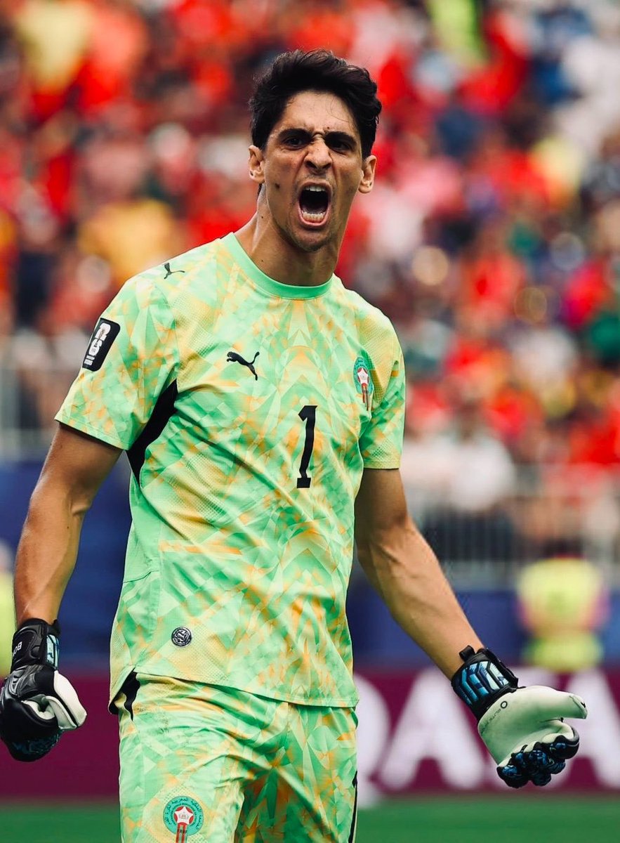 ChawkiBenzehra's tweet photo. Félicitations au royaume du Maroc 🇲🇦 pour ce nouvel exploit en Coupe du monde porté par une équipe exceptionnelle et par la vision d’un souverain qui a réussi à pousser vers cette avancée. Rien à voir avec l’Algérie 🇩🇿 où l’on cumule les échecs à cause d’une junte militaire arriérée