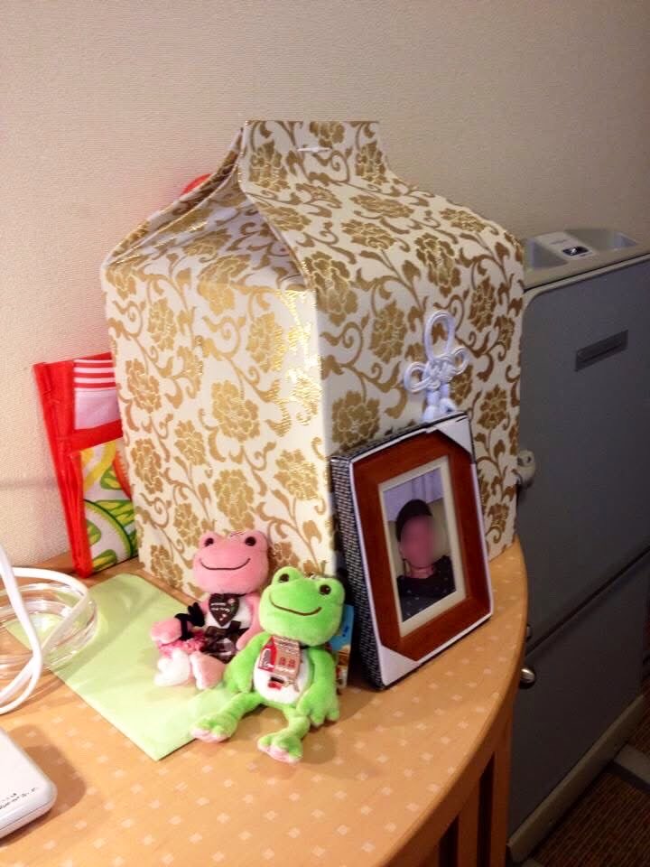 pickles_my_life's tweet photo. 本日（7/5）は亡母の13回目の命日…😌

ピクルスたちと一緒に亡母の入院から逝去、納骨までちょっとだけふりかえる…😌

#かえるのピクルス
#pickles_the_frog https://t.co/s1yHcYZueg