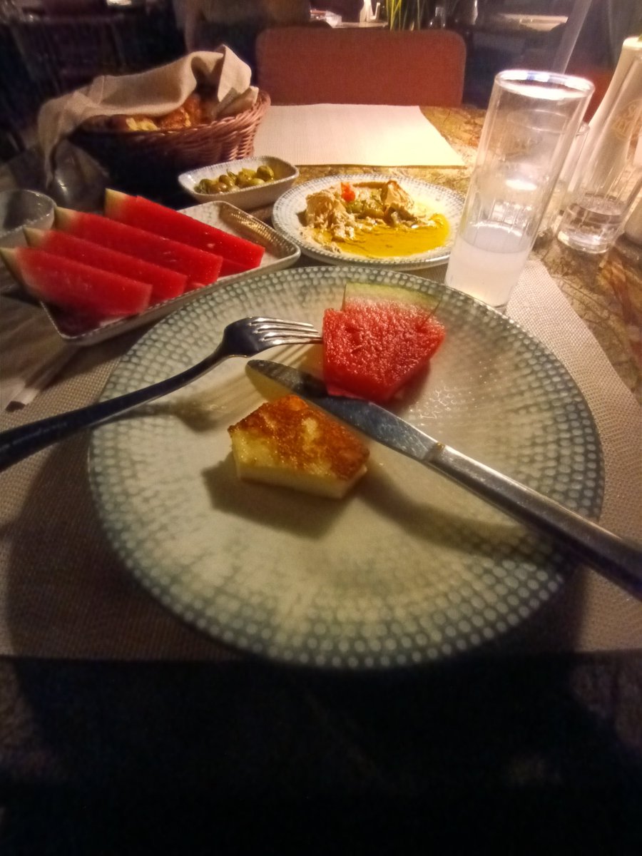 CDirliksoy's tweet photo. Bir kadeh mey, bir güzel, bir de çalgı sesi,
Dünyanın en tatlı, en güzel köşesi.
Gerisi boş laftır, inanma sakın,
Budur şu ömrün en gerçek meyvesi. https://t.co/YGxkrFV8j3