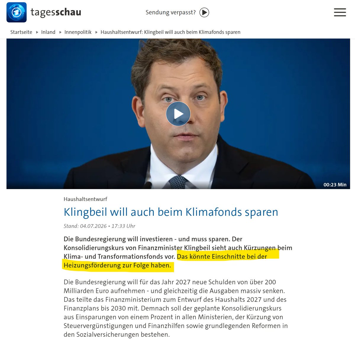 Leseerlaubnis's tweet photo. Das hat nichts mit Sparen zu tun, wenn man bei der Heizungsförderung kappt, sondern damit den sozialen Unfrieden im Land zu erhöhen. 

Wenn Menschen im Alter aus dem Eigenheim ausziehen müssen, weil sie sich keine neue Heizung leisten können, schürt das Wut in der Bevölkerung.

Habeck war doch besser. Unter dem gab es Fördergelder für neue Heizungen.