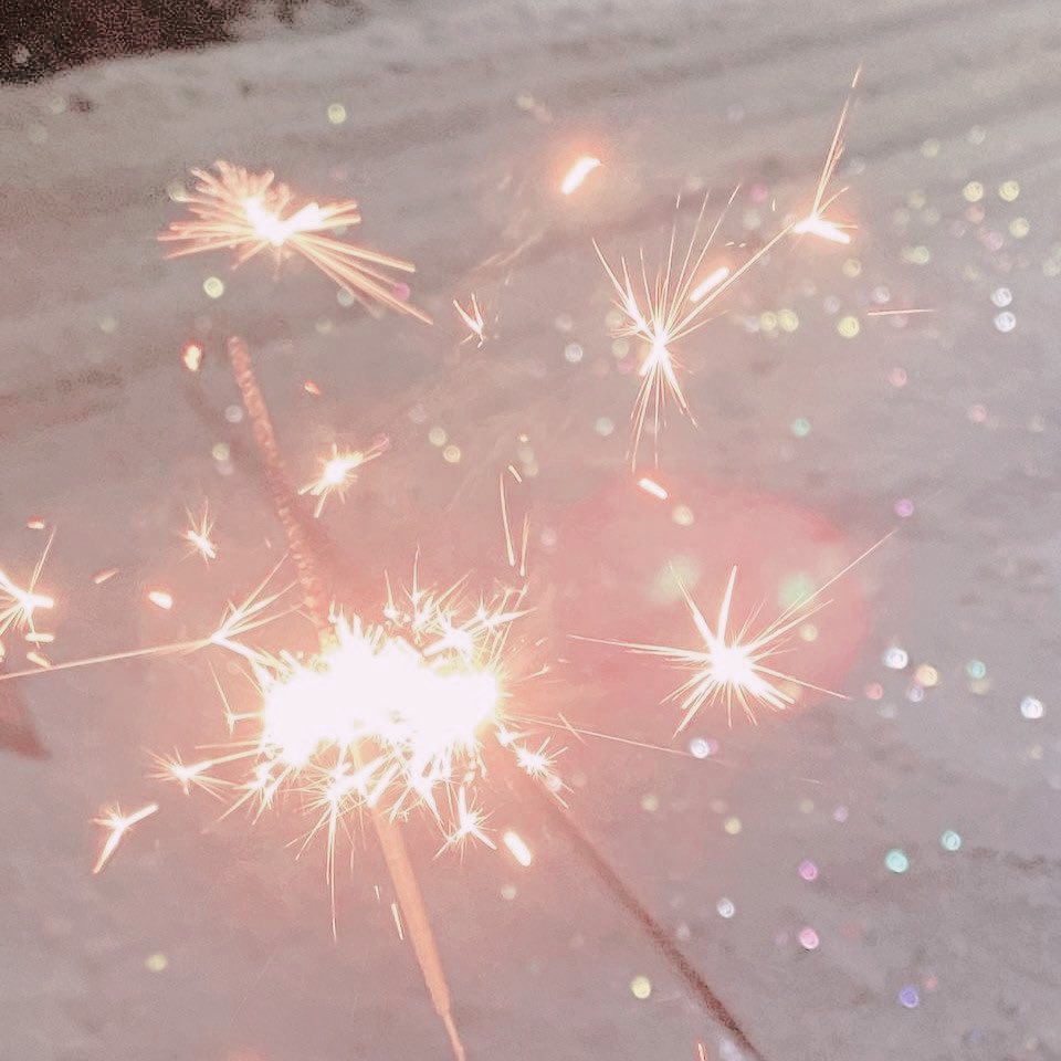 D1RTYGURL's tweet photo. ⠀  happy  hotdog  &amp;  firework  day.   🎆✝️💜 https://t.co/zvET6fYyfD