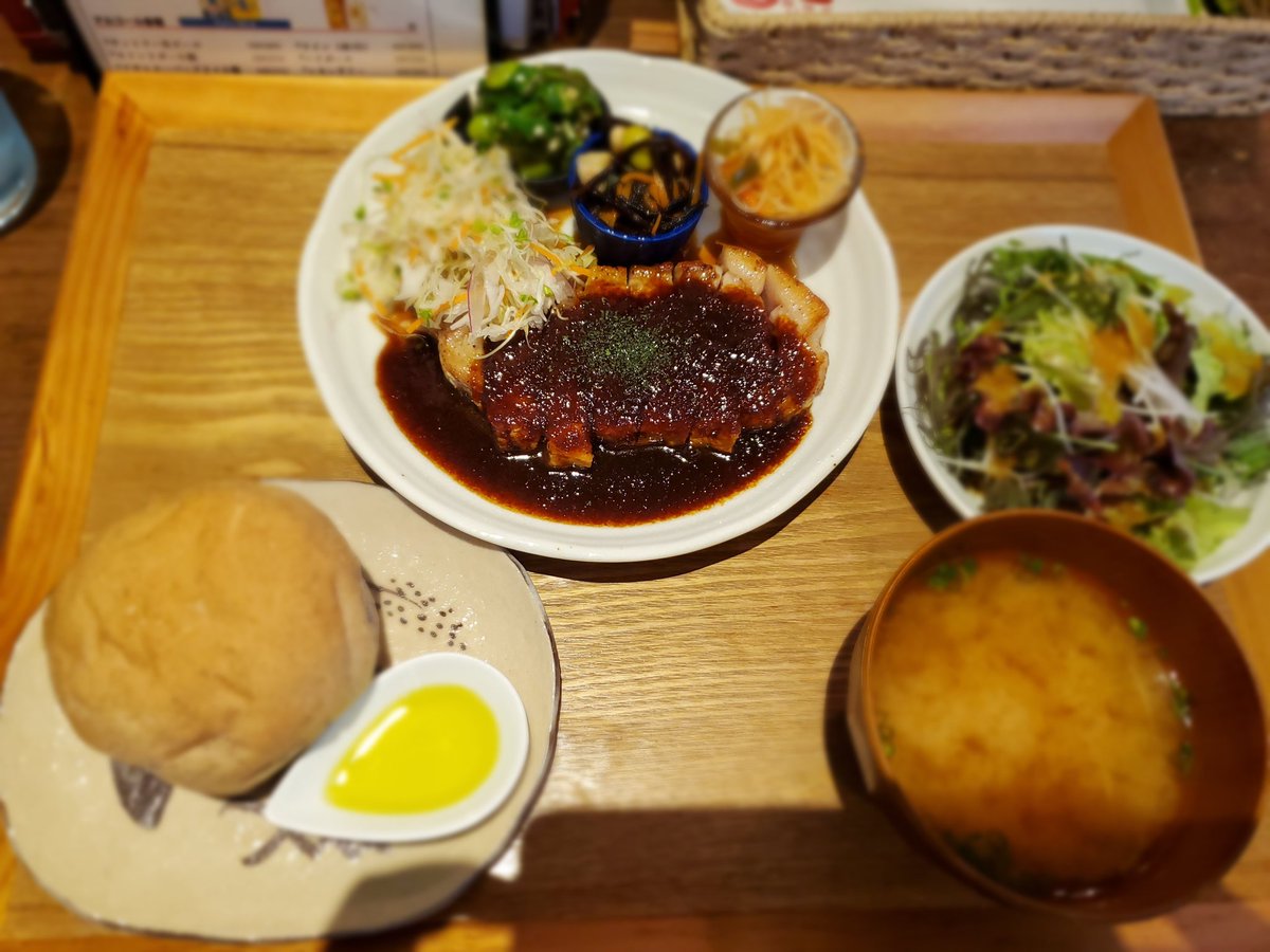 tomohareruya's tweet photo. @yuzuiti おは～＼(^-^)／
昨日は病院の帰りに気になってたサンサーラさんにお一人様ご飯に行ってきた(笑)
美味しかったよんトンテキ🤣

今日は早出でーす😀
七夕会もあるので頑張ってきまーす＼(^-^)／ https://t.co/DrgduM4aBY